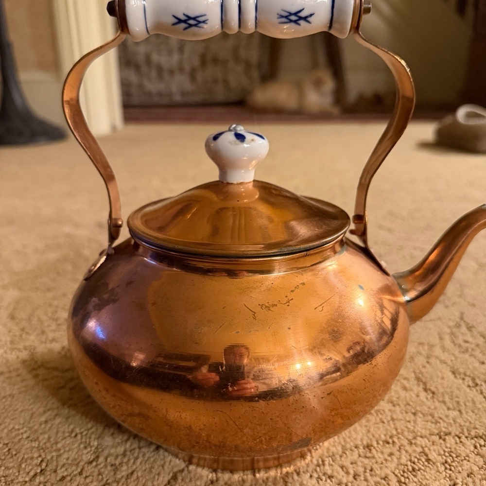 Vintage Copper Teapot with White Handle - Picture 7 of 7